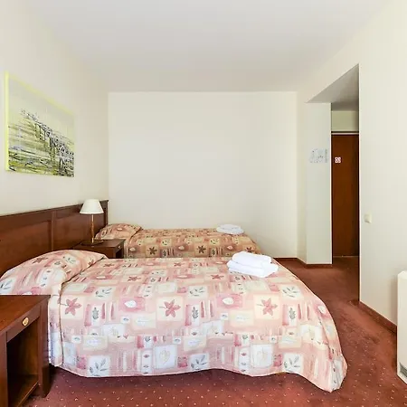 Regina 3*