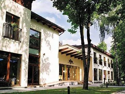 Regina 3*