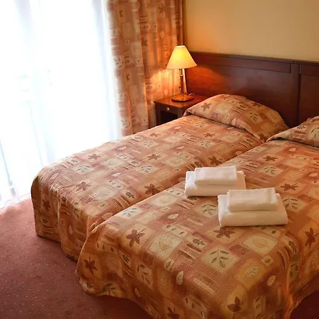 Regina 3*