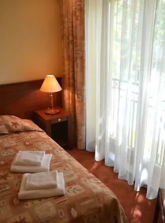 Regina 3*